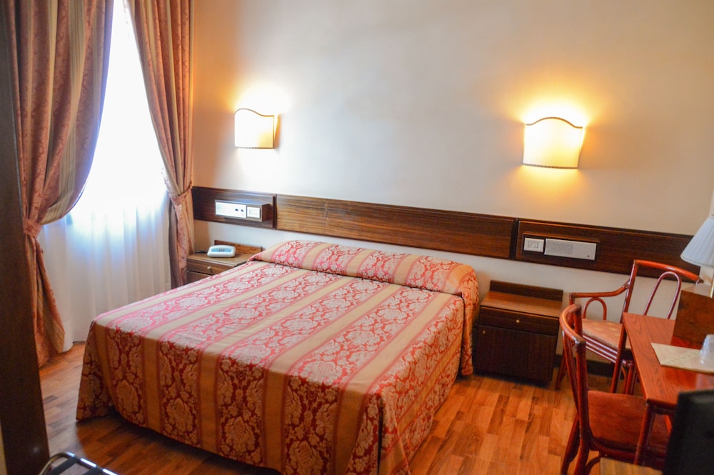 Room, Quadruple