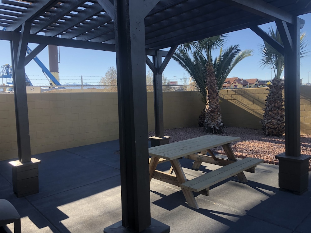 Econo Lodge Hesperia - Victorville I-15 27/43
