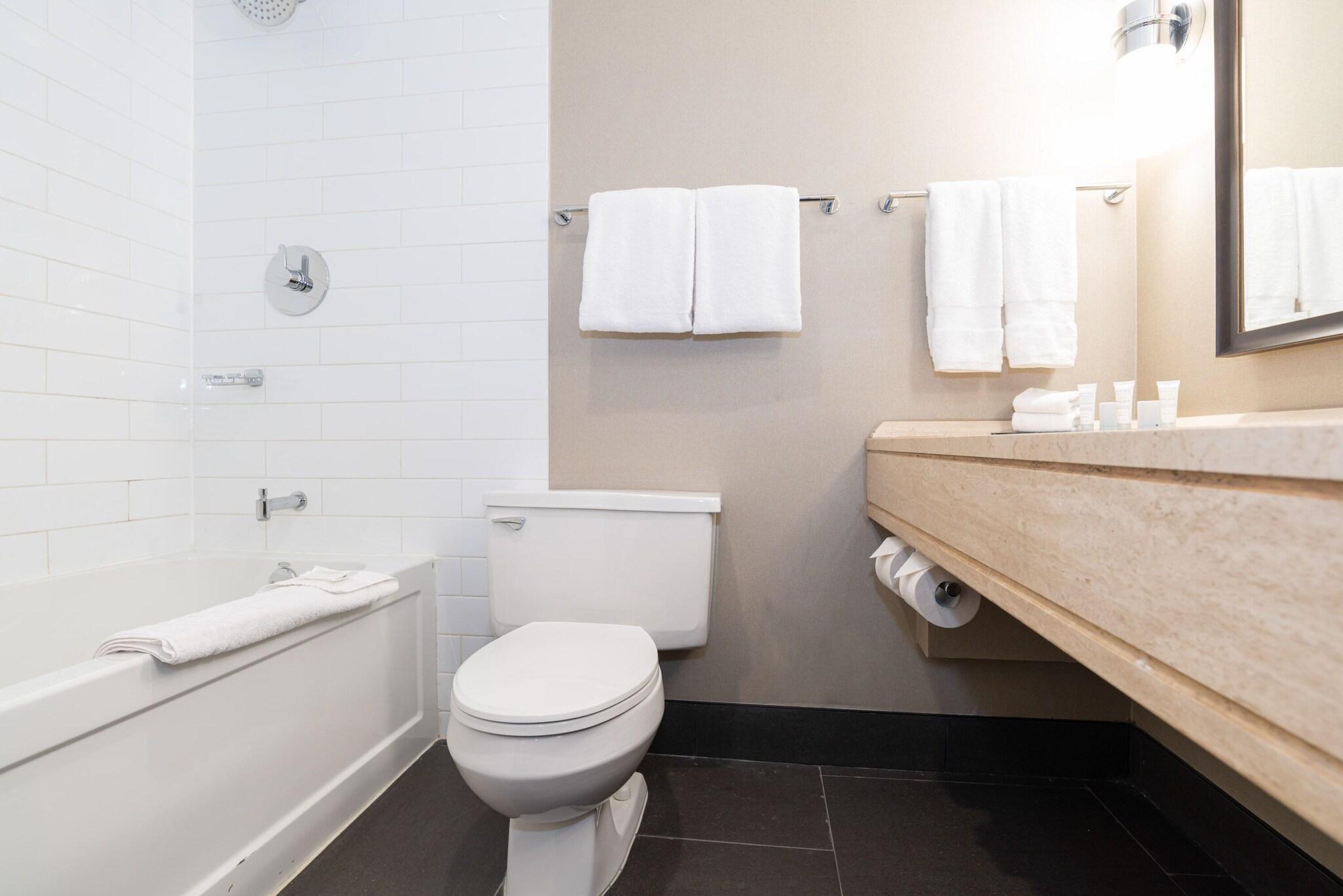 غرفة بسريرين كوين، Sandman Signature Edmonton Downtown Hotel 4/4