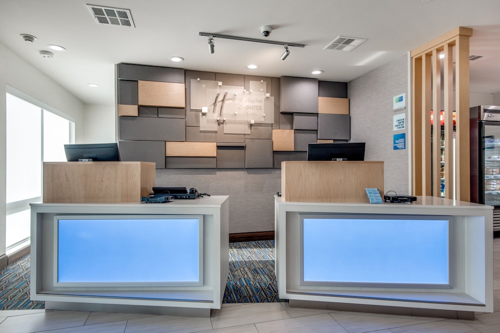 Holiday Inn Express And Suites Dallas North Addison 10/64
