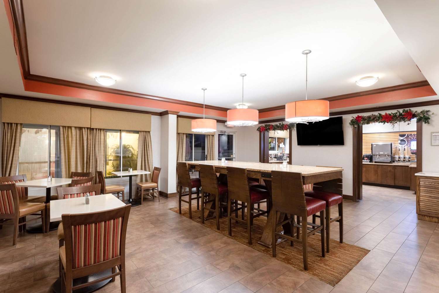 La Quinta Inn Suites Pigeon Forge 54/64