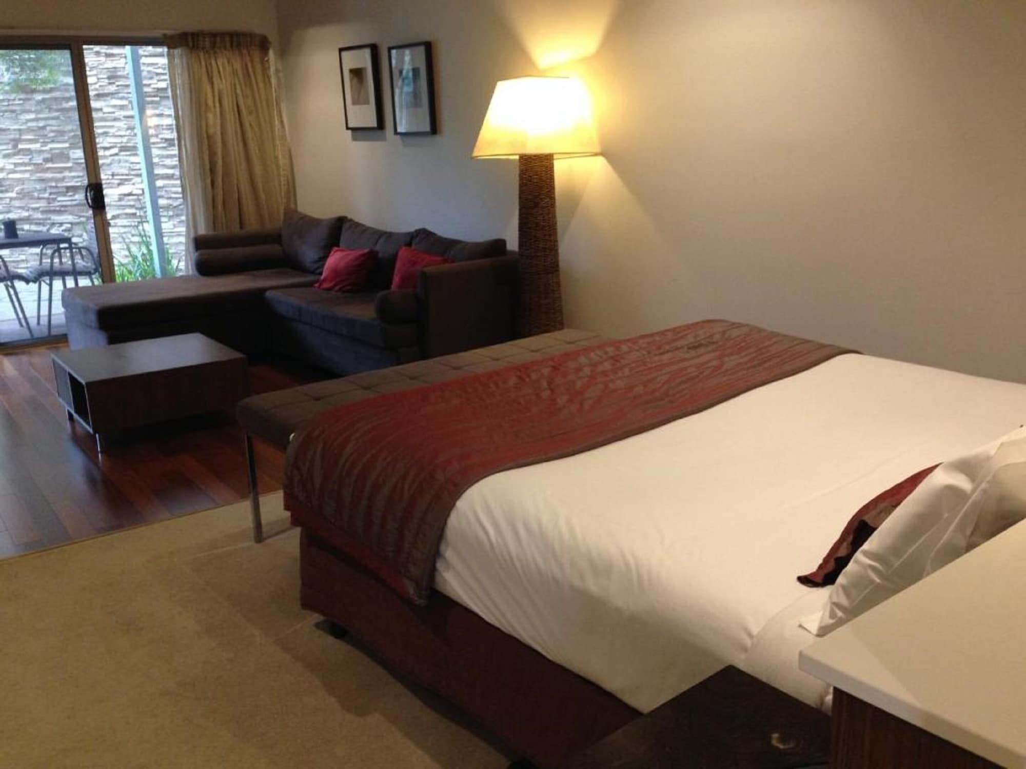 Room, King Bed, Pool Side