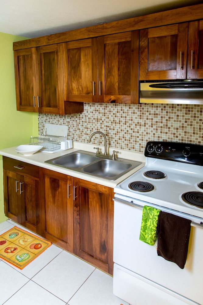 Skyview Manor Guest Apartments 2/50