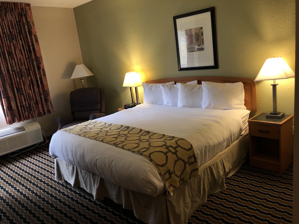 Baymont by Wyndham Fort Wayne 6/21