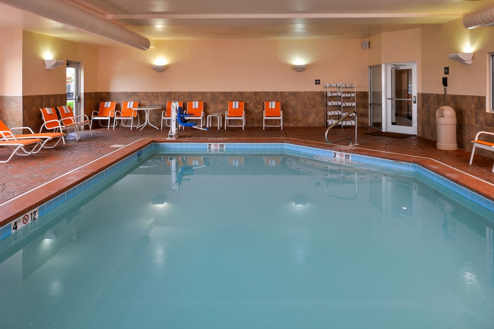 Holiday Inn Express Suites Cincinnati Mason 3/49
