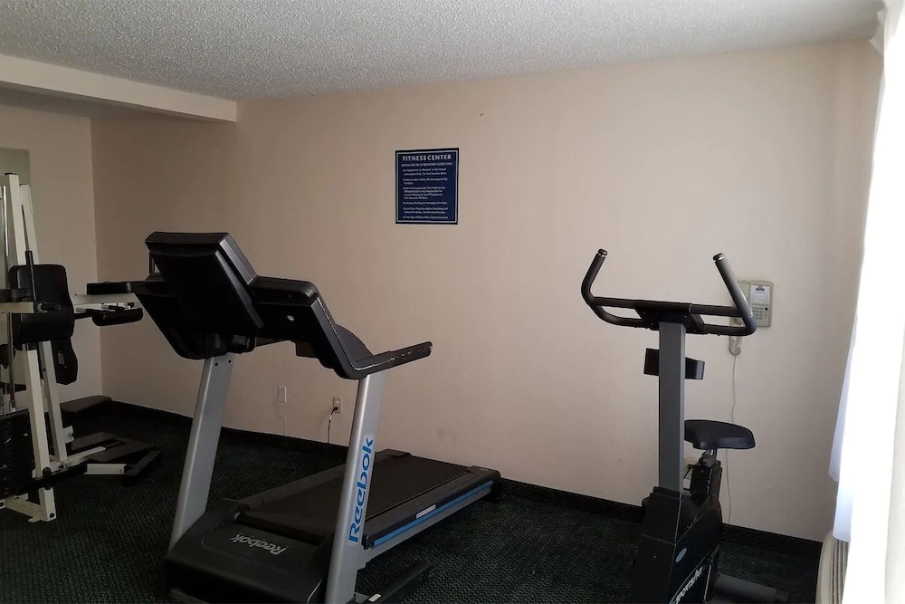 Sky-Palace Inn & Suites Wichita East 19/30