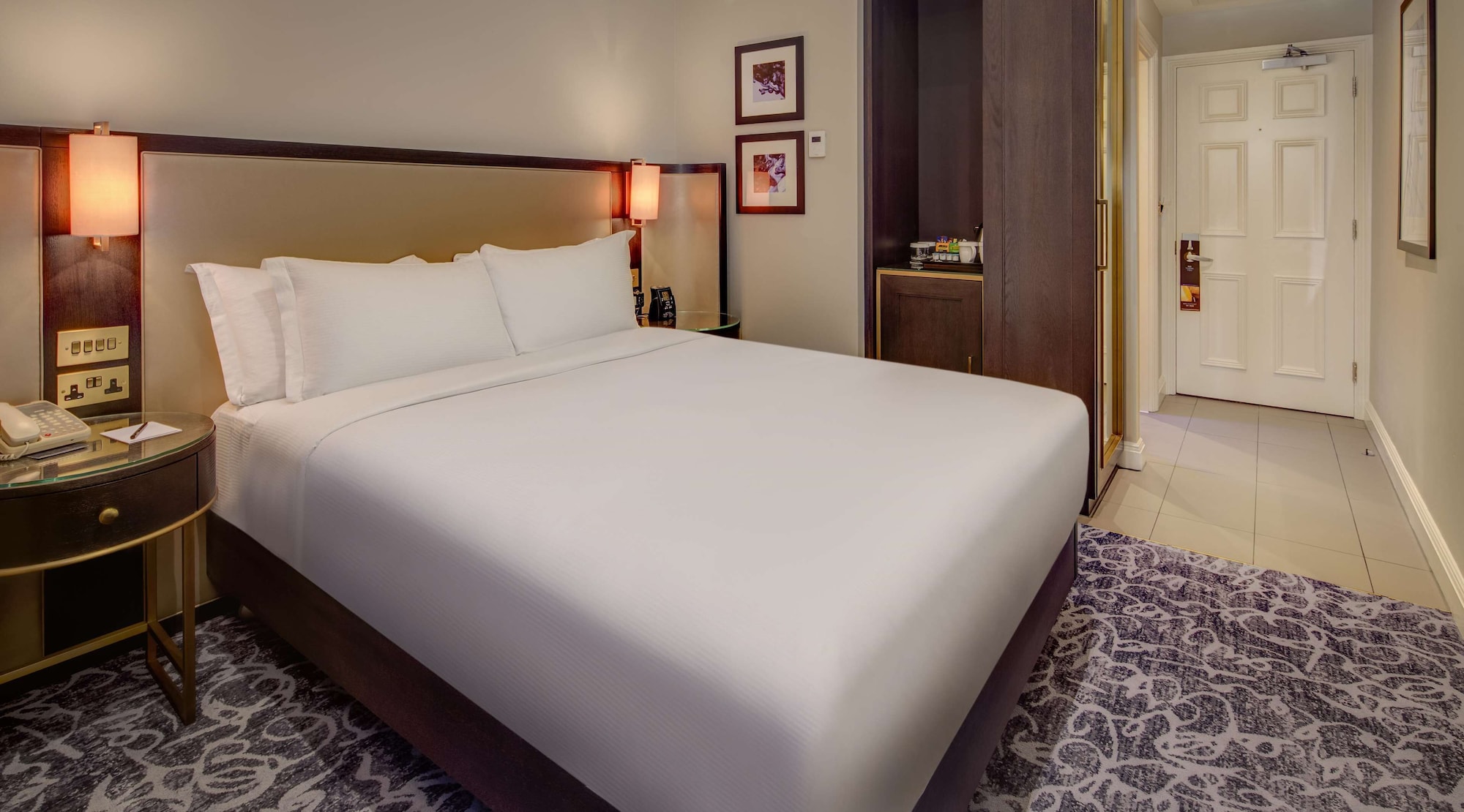 ROOM, DOUBLE BED