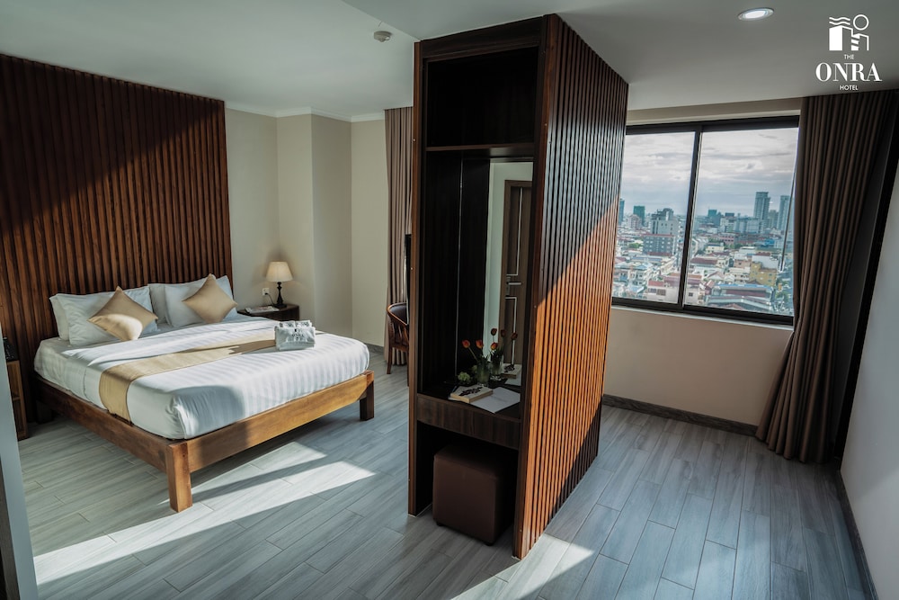 DELUXE, DOUBLE BED