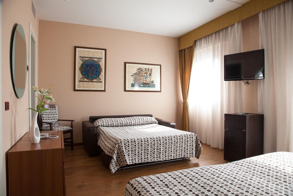 Hotel Master 12/36
