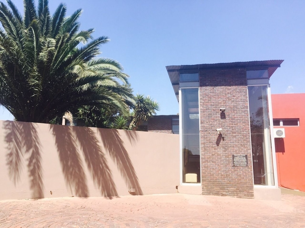 African Moon Corporate House 38/48