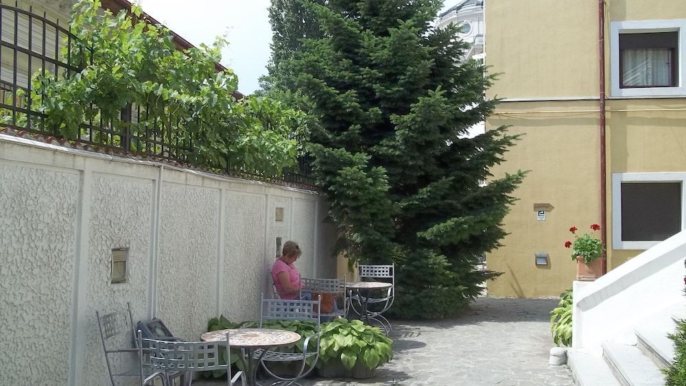 PRINCE RESIDENCE(FORMERLY VESUVIO PRICE RESIDENCE APARTHOTEL) 62/75