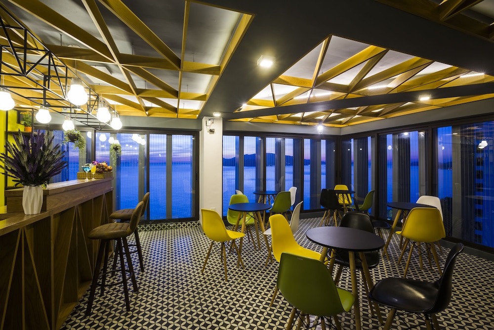 Venue Hotel 33/50