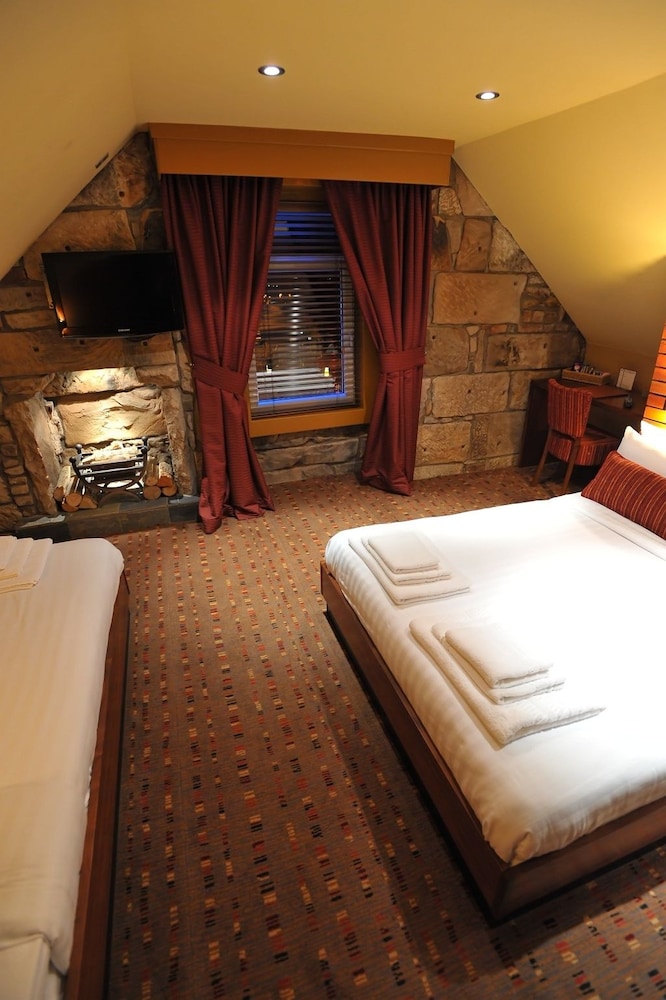 The Commercial Hotel 32/45