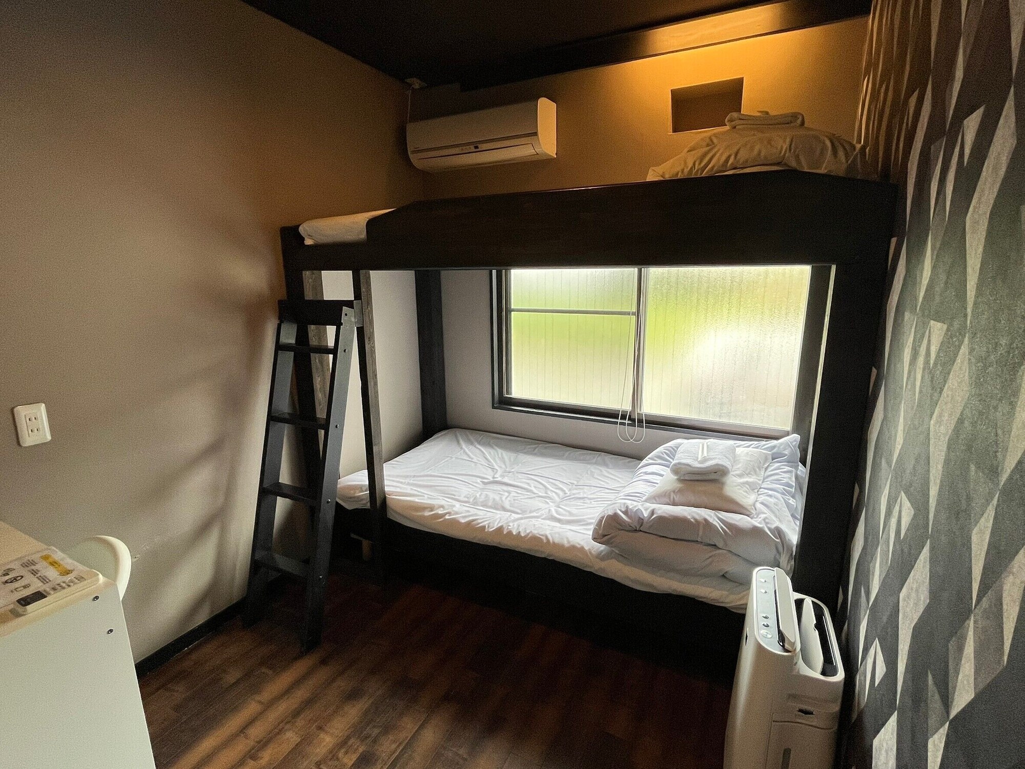 BASIC, TWIN BEDS