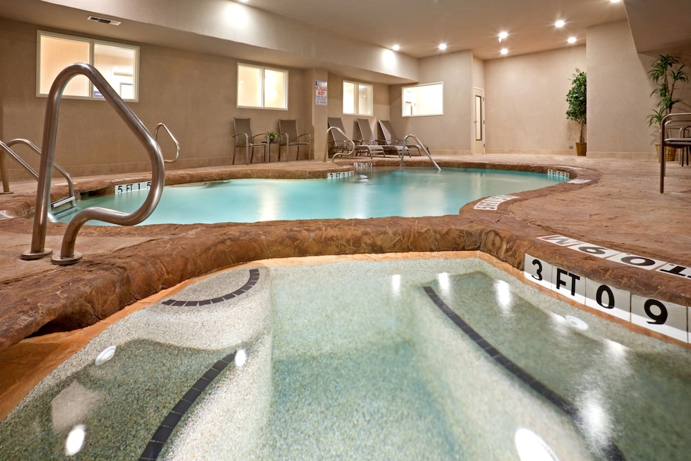 Holiday Inn Express Hotel And Suites Cedar Hill 40/69