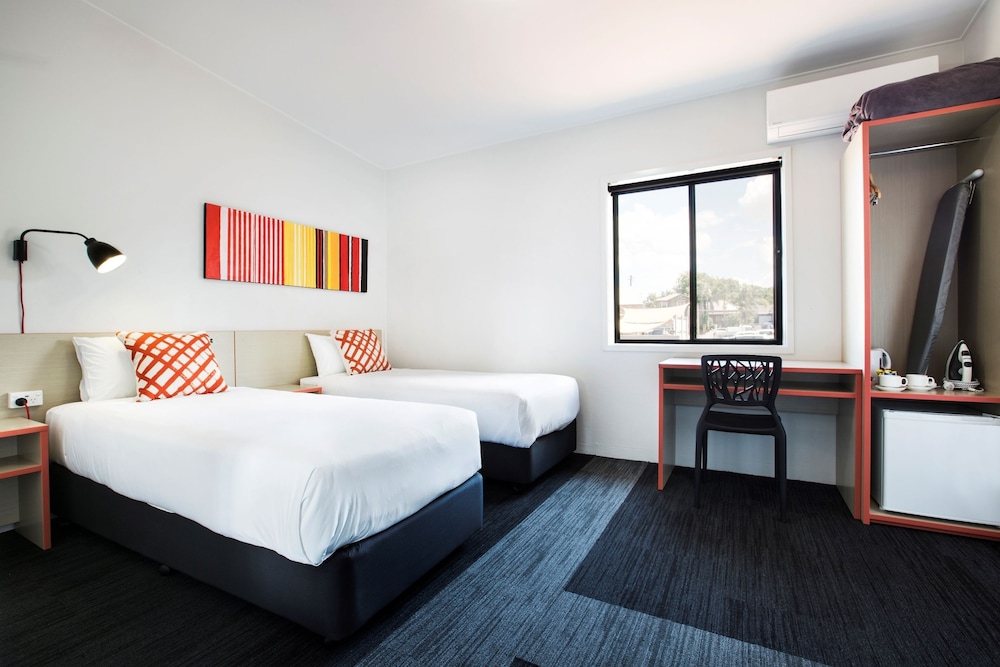 Villawood Hotel 6/29
