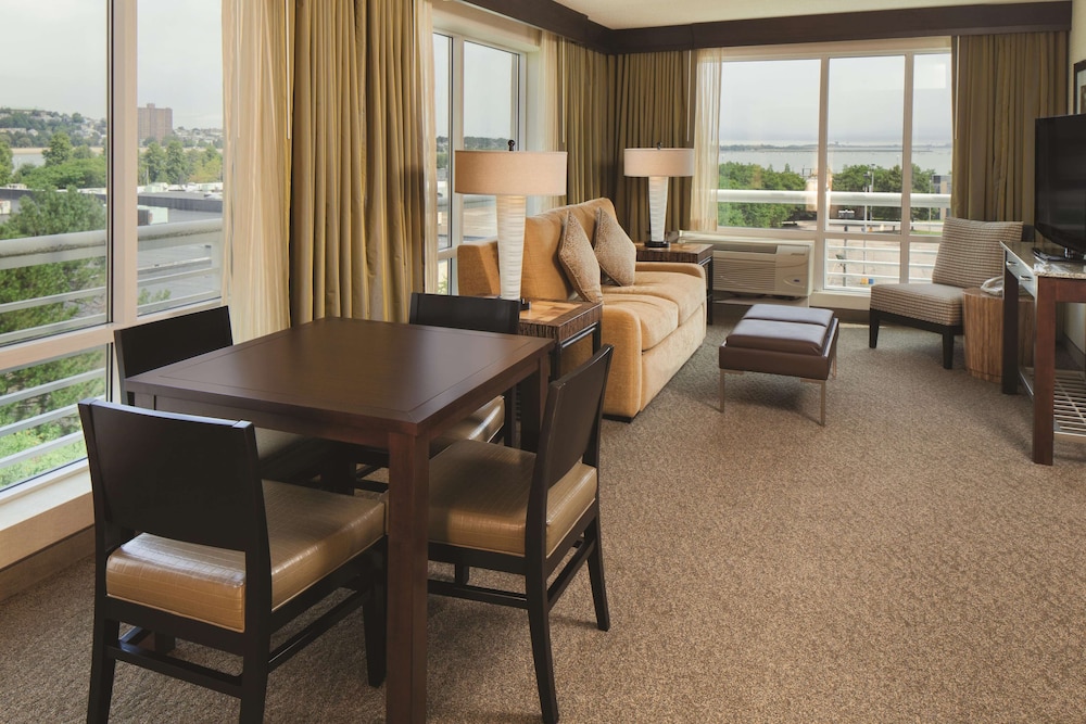 DoubleTree by Hilton Boston Bayside 27/44
