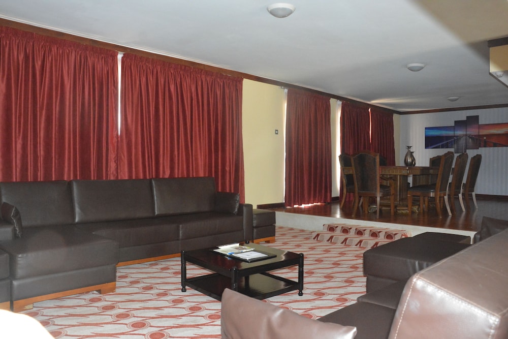 GOLF COURSE HOTEL 24/42