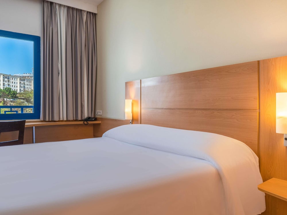ibis Meknes 16/50