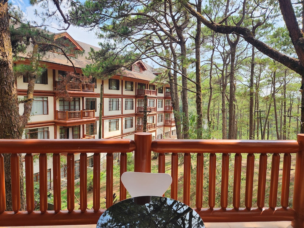 The Forest Lodge At Camp John Hay 9/75