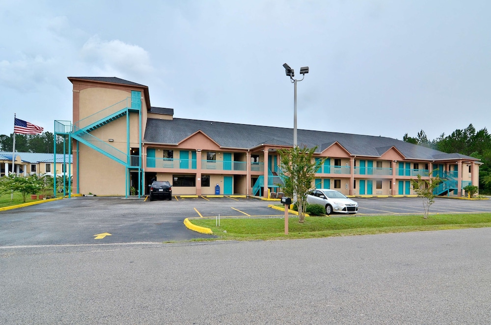 Super 8 by Wyndham Moss Point 21/25