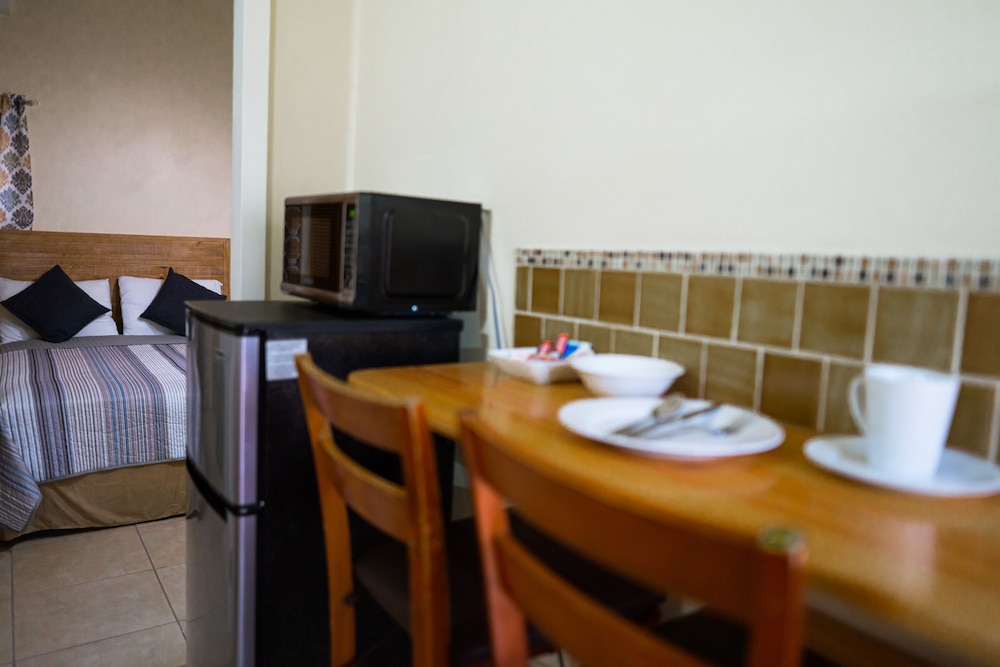 Connies Comfort Suites 37/50