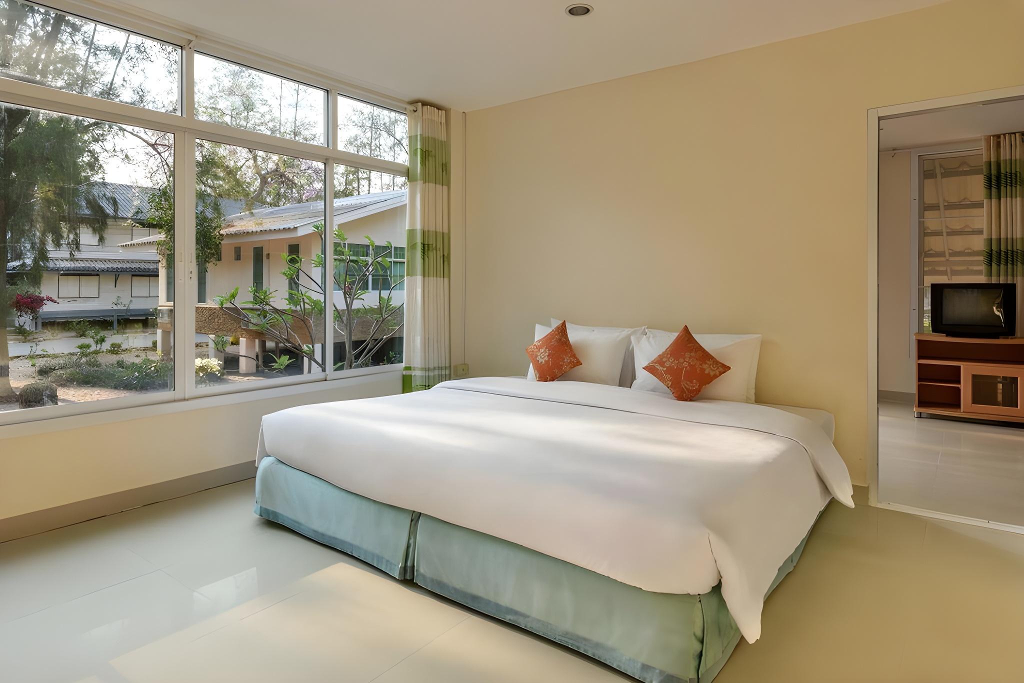3 Bedrooms, House