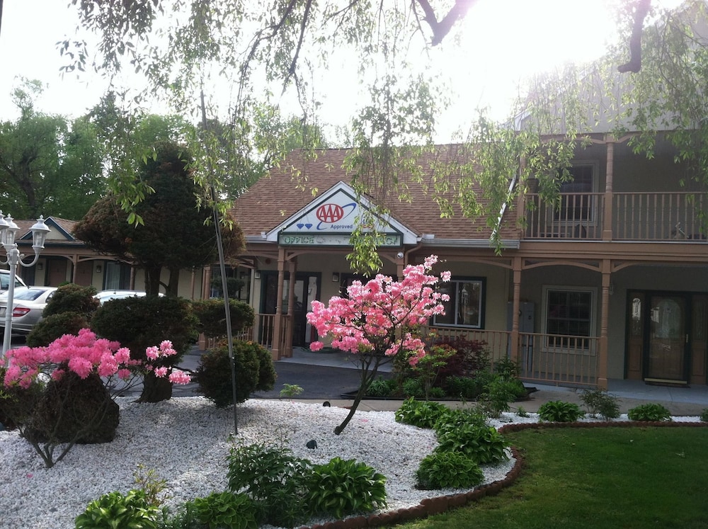 Cheshire Welcome Inn 24/27