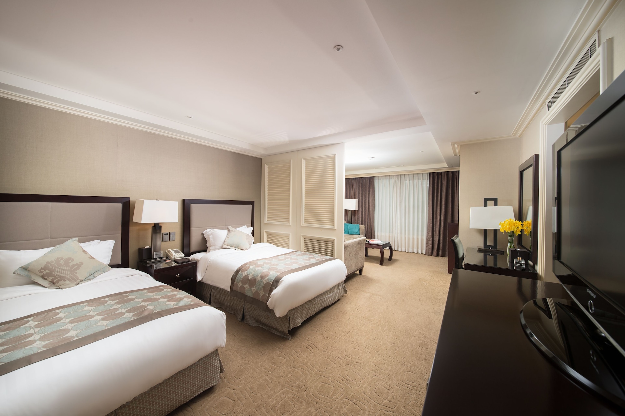 PLAZA, SUITE, TWIN BEDS