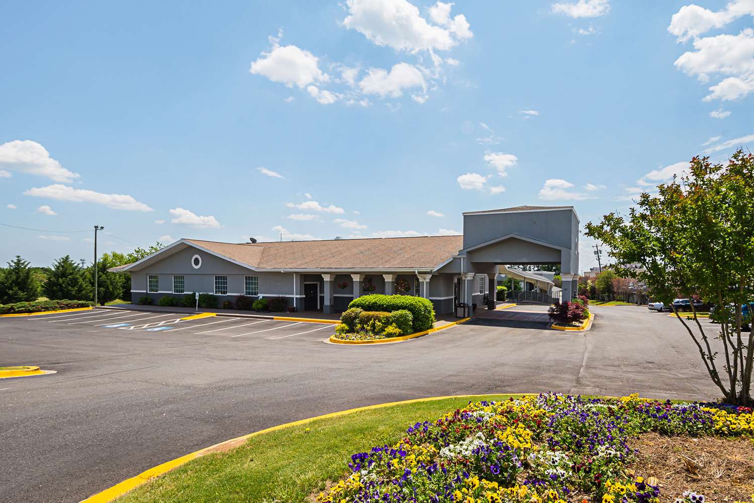 Quality Inn & Suites Greenville - Haywood Mall 22/28