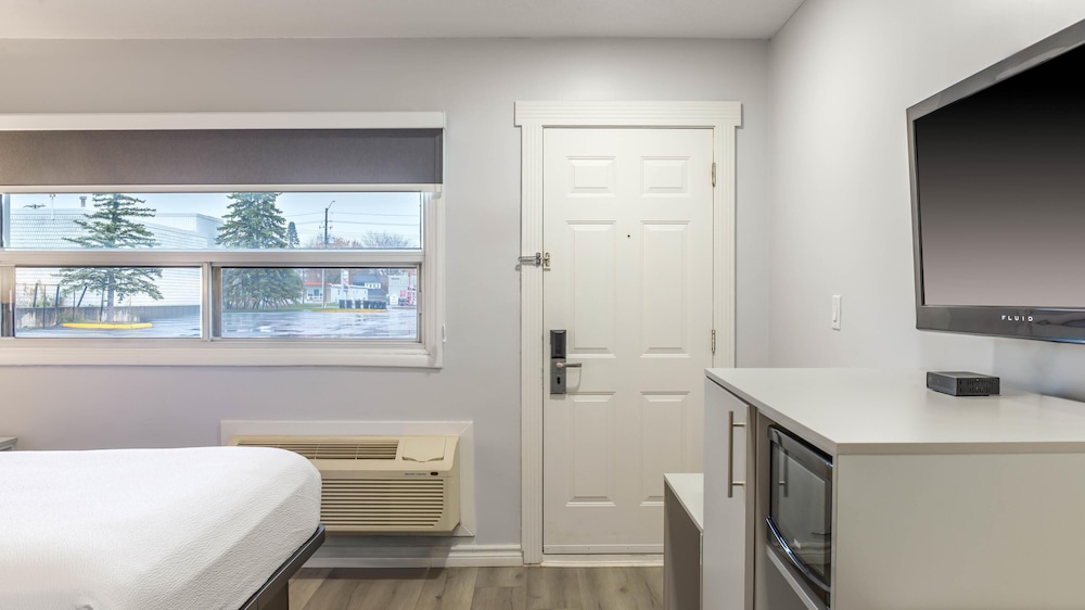 Motel6 Cornwall, On 24/57