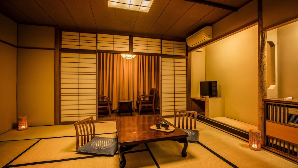 غرفة يابانية قياسية بفرشتي فوتون بحوض استحمام، Ooedo Onsen Monogatari Gero Bekkan 2/2