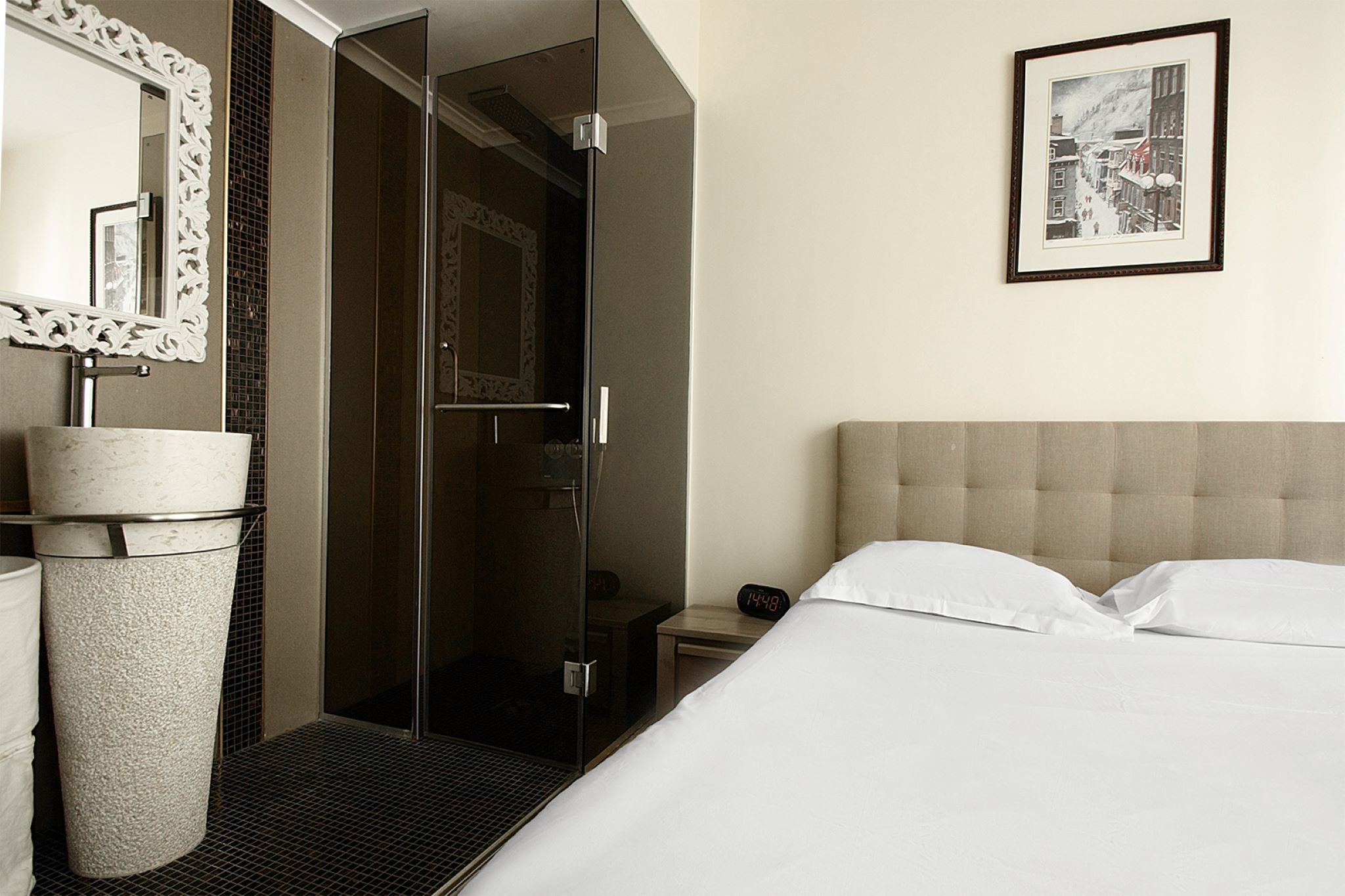 Room at Bridgestreet Champs Elysees Hotel, PARIS