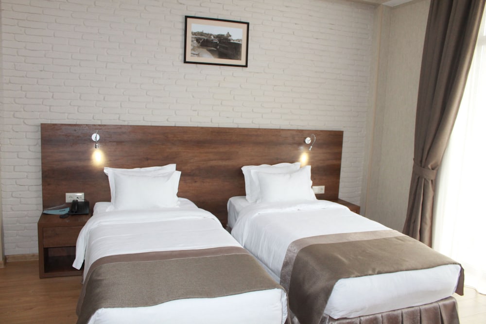 STANDARD, TWIN BEDS