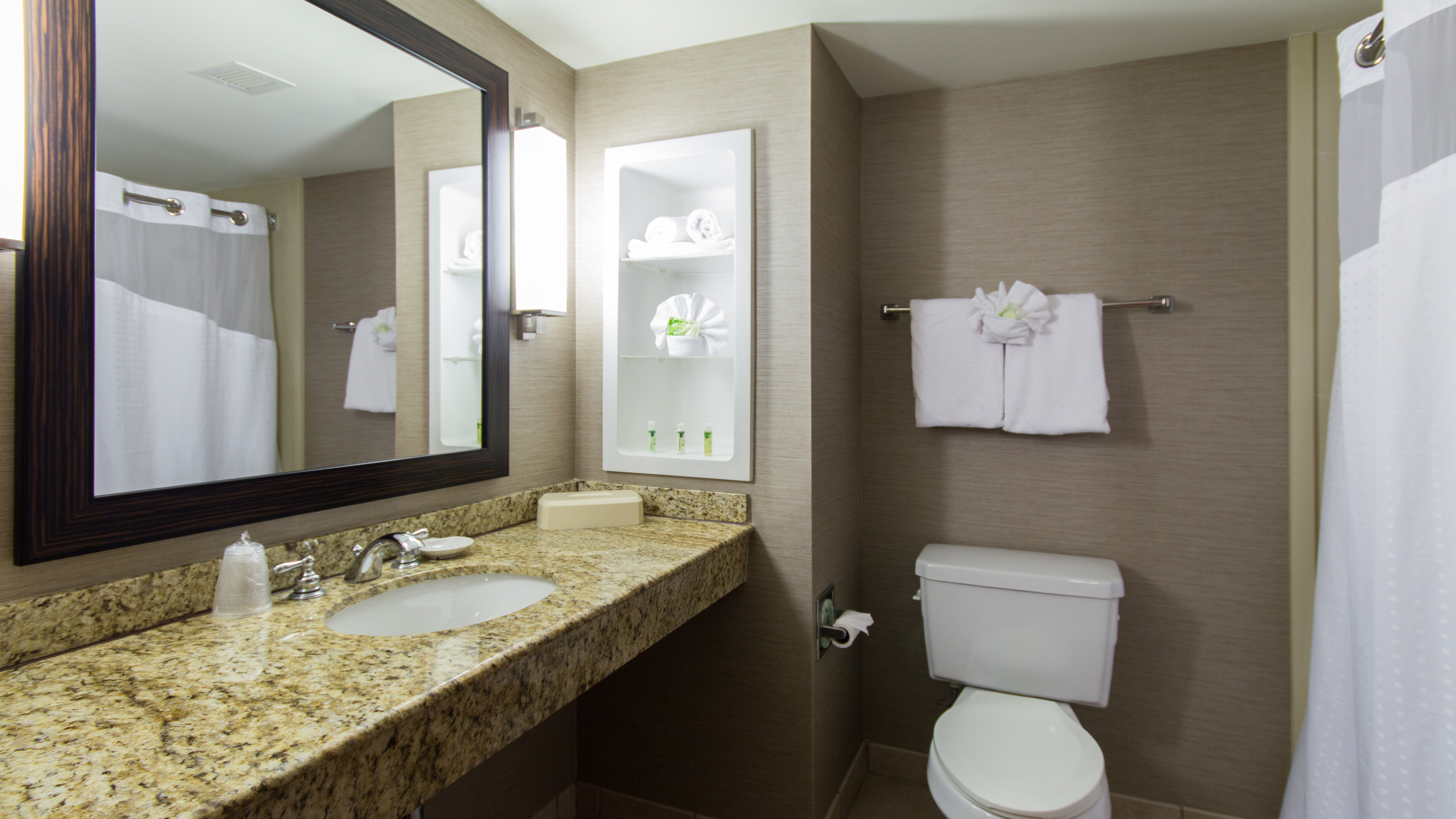 Holiday Inn Express Hotel And Suites Auburn 33/42