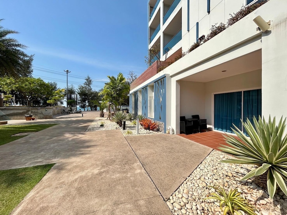 Grandblue Resort 63/70