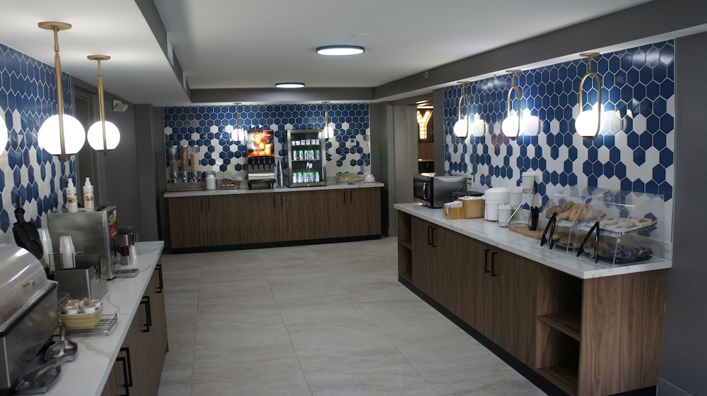 Hawthorn Extended Stay by Wyndham Knoxville 9/46