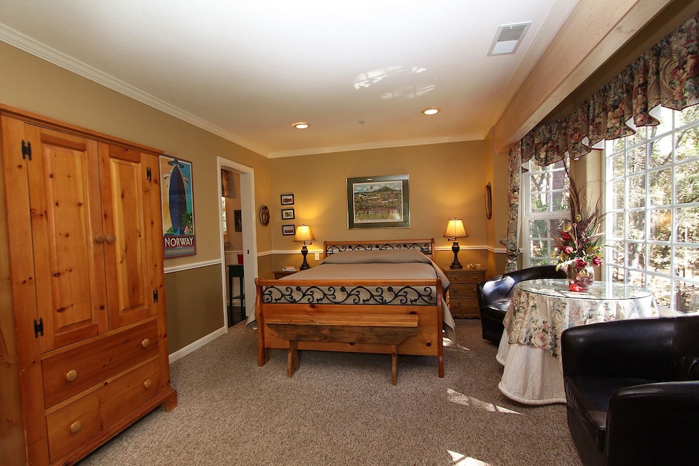 McCaffrey House Bed and Breakfast Inn 43/52