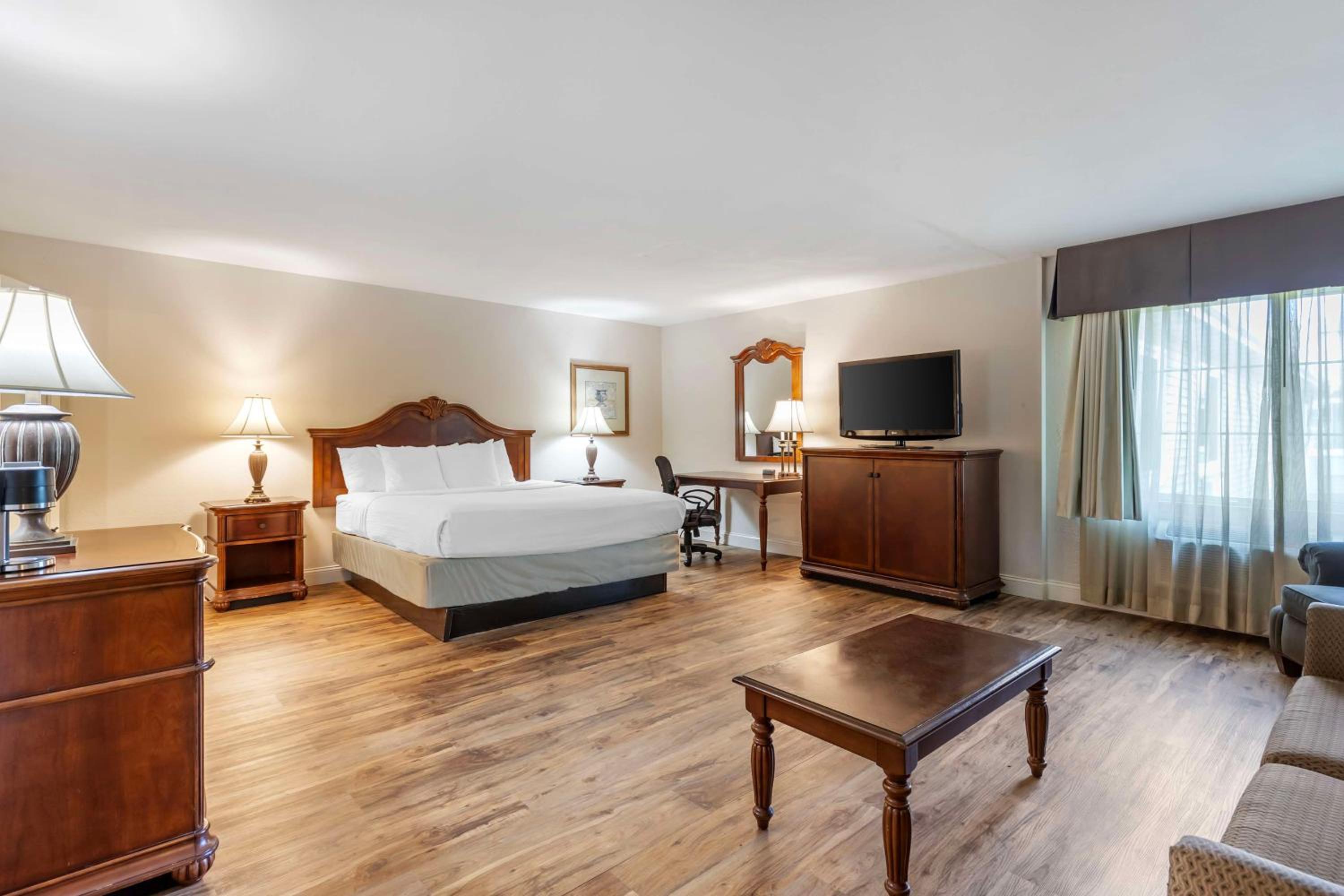 جناح بزنس بجاكوزي، Best Western Plus Steeplegate Inn 2/5