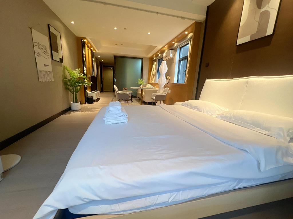 Room, Queen Bed