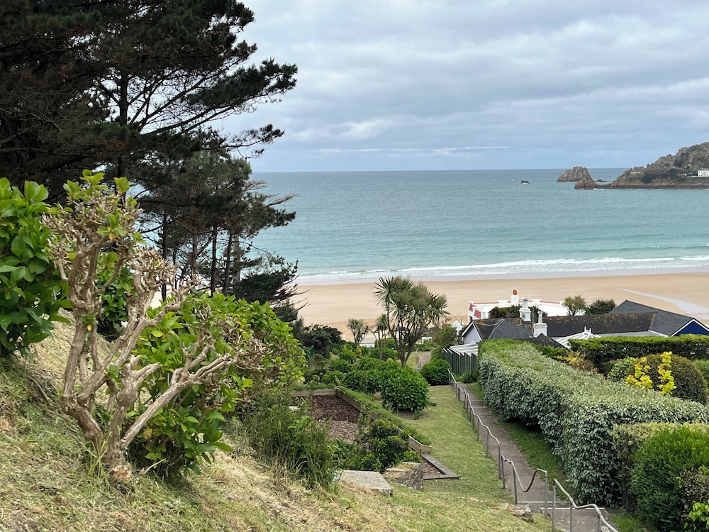 Biarritz Hotel 39/50