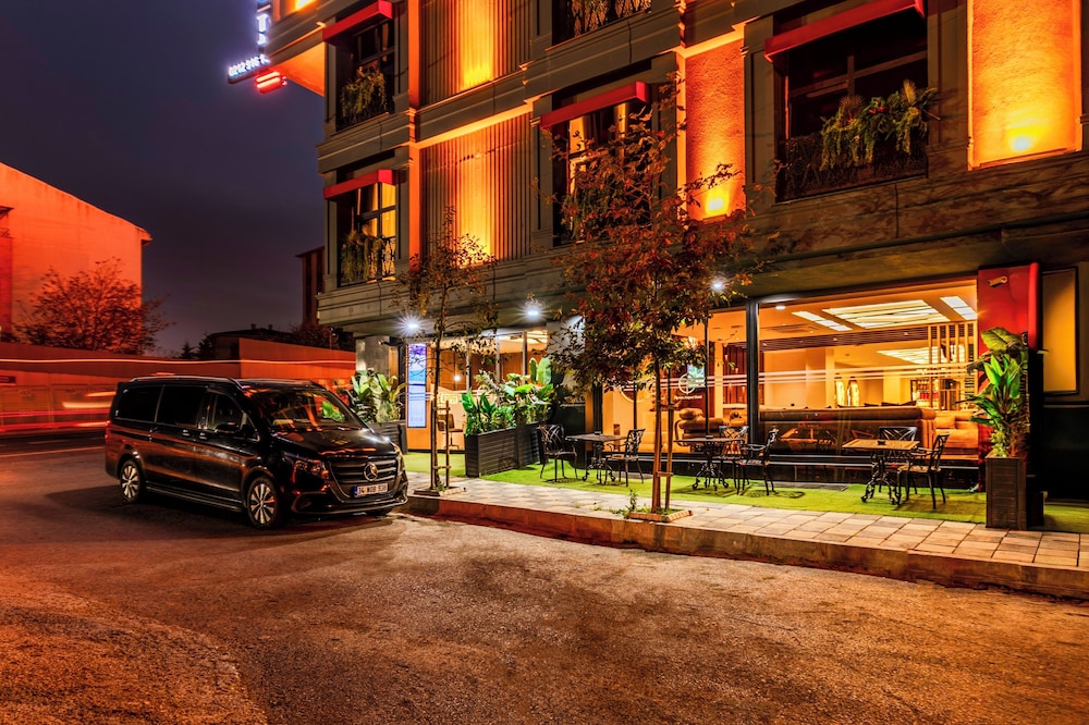 Elysian Airport Hotel & Restaurant 40/50