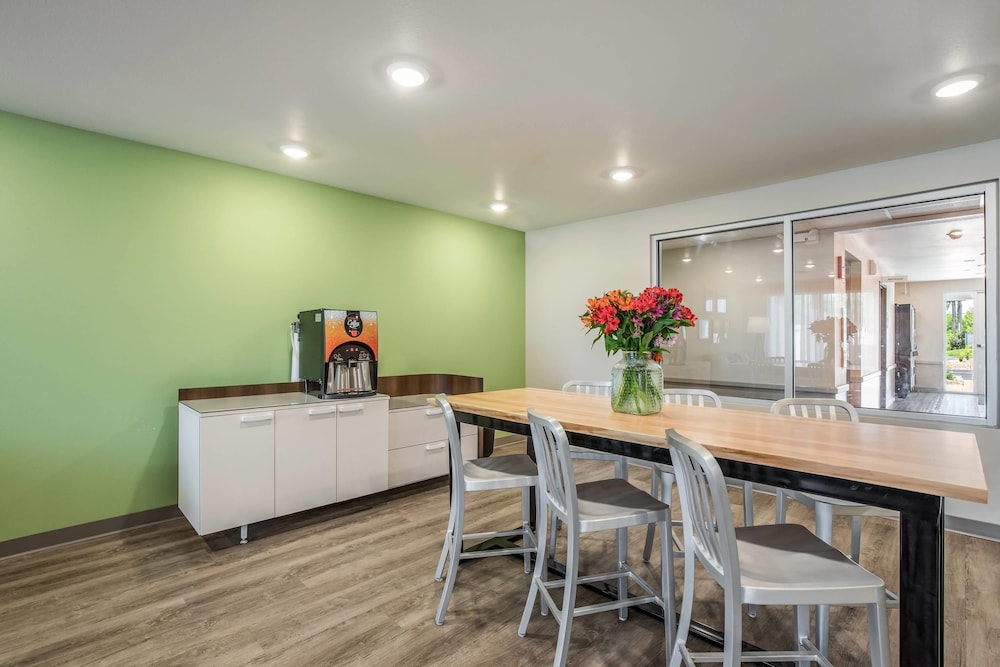 WoodSpring Suites Chicago Midway 6/32