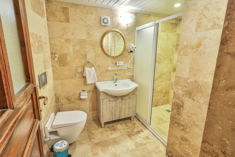 Bedrock Cave Hotel 43/50