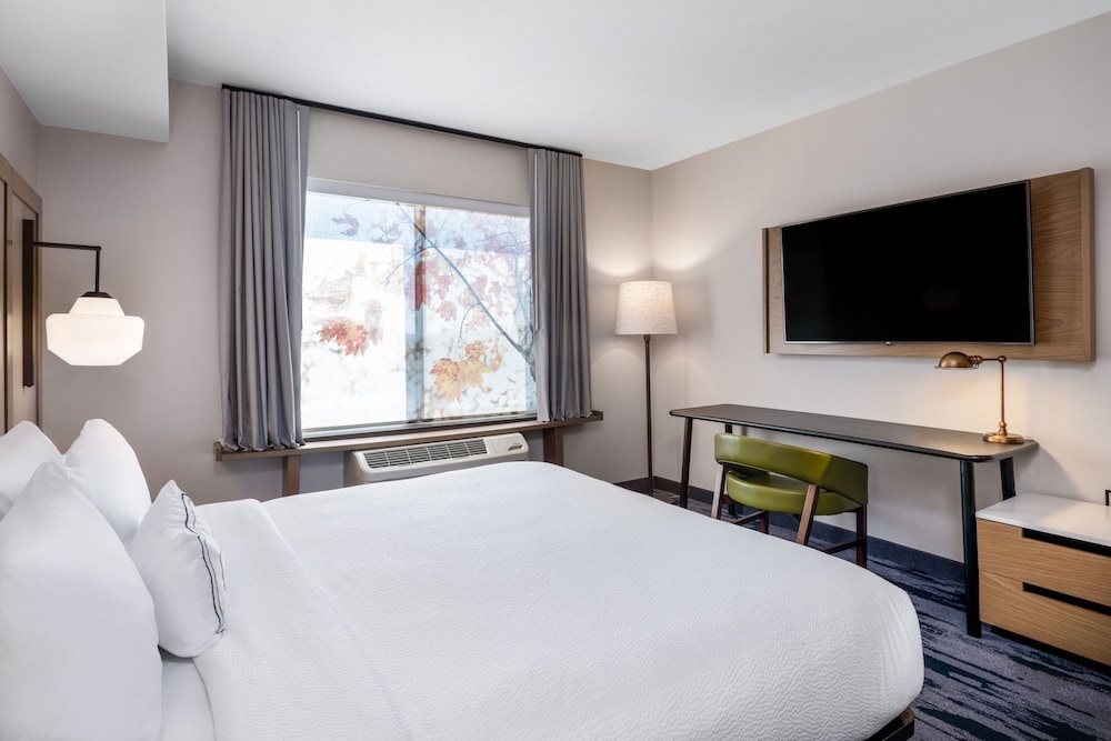 Fairfield Inn & Suites by Marriott Minneapolis North 8/36
