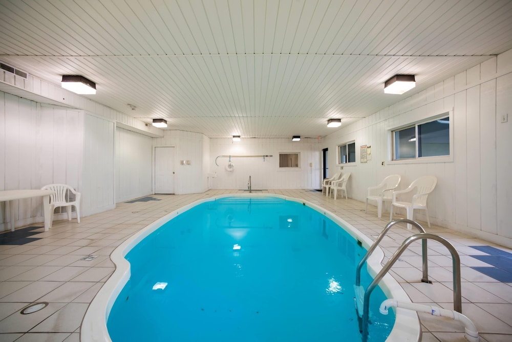 Ramada by Wyndham Effingham 20/41