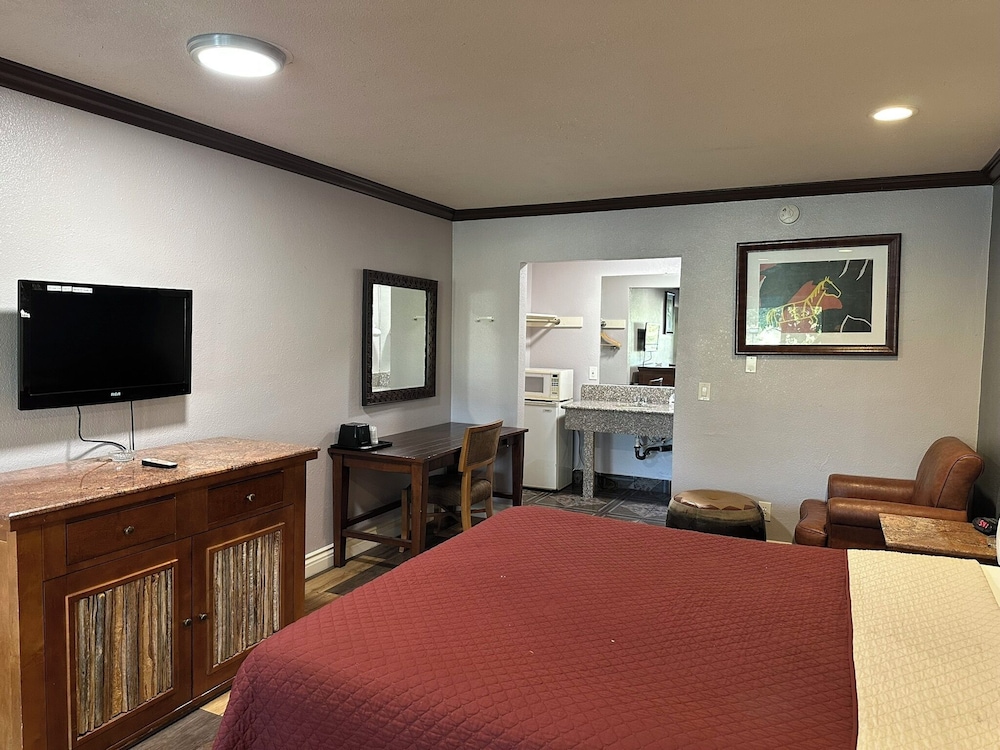 Americas Best Value Inn Corona 32/46