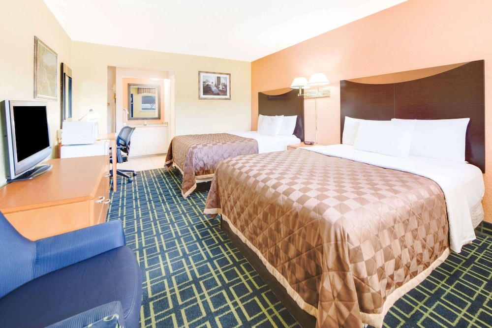 Travelodge By Wyndham Ruidoso 13/24