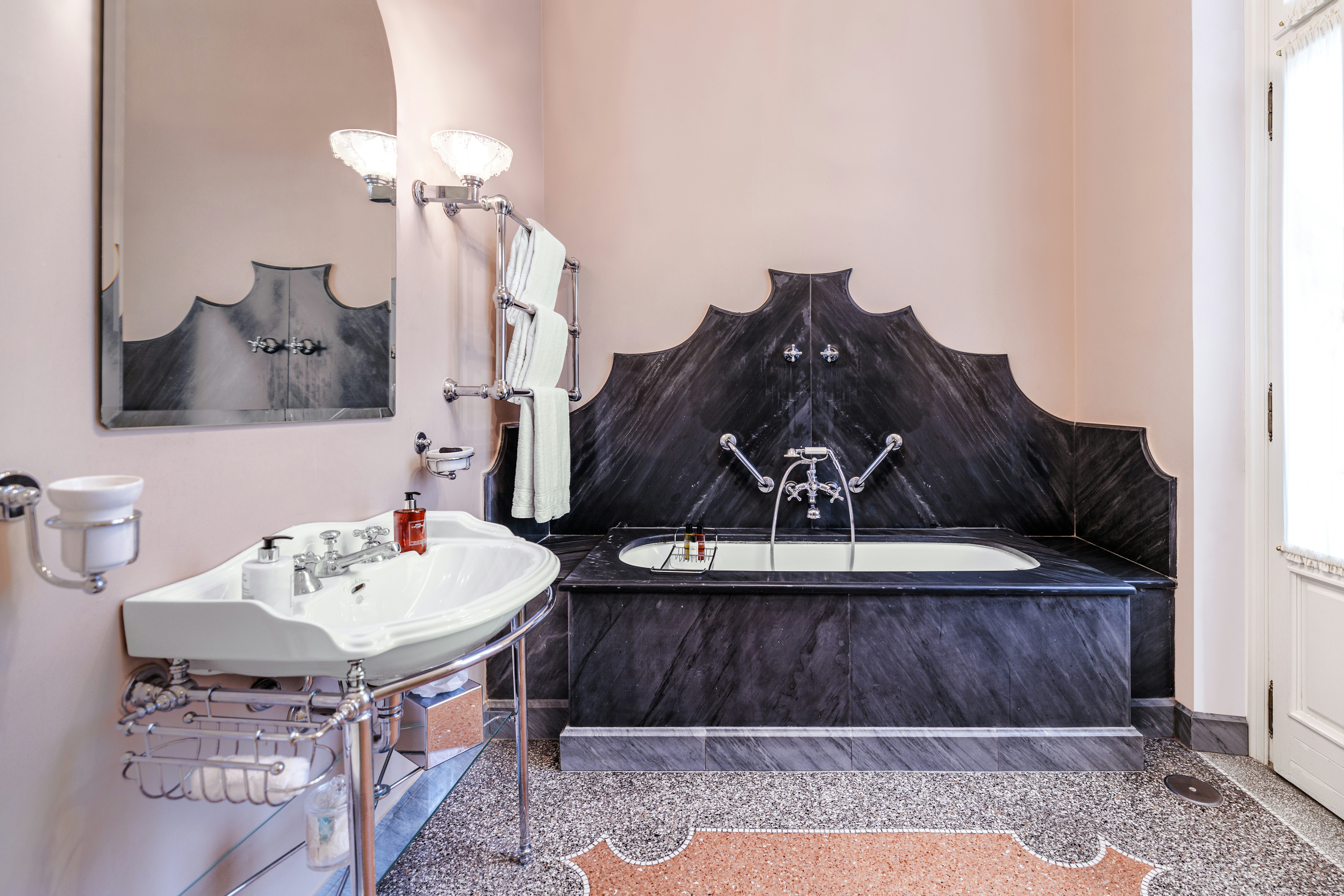 Hotel Locarno 53/73