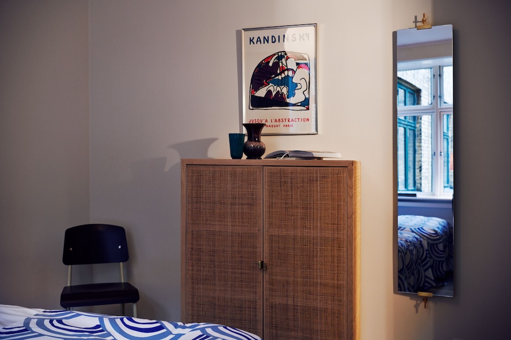 Coco Hotel 33/43